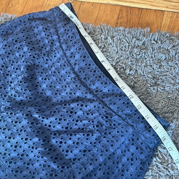 CAbi #5111 Eyelet Navy Faux Wrap Skort Size 6 - Picture 7 of 10